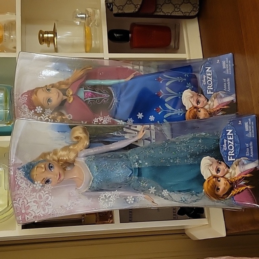 NIB ELSA & ANNA Frozen dolls